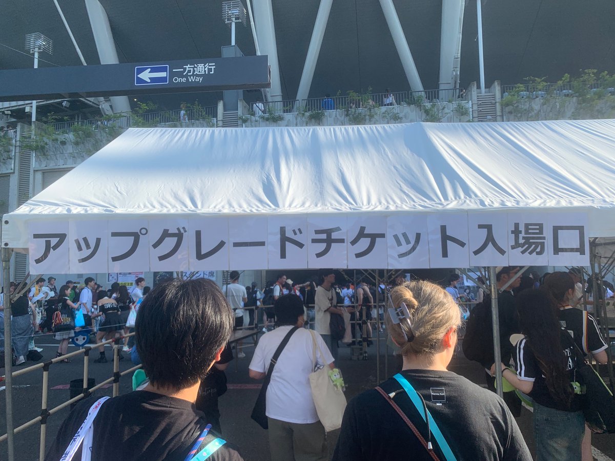 RenGosaki's tweet photo. 日曜日 TWICEのLIVE行ってきた！！席も前から10列目
アップグレードチケットを当ててくれた友達にまじ感謝。
K-POPは最高だね https://t.co/DudcIeCsjl