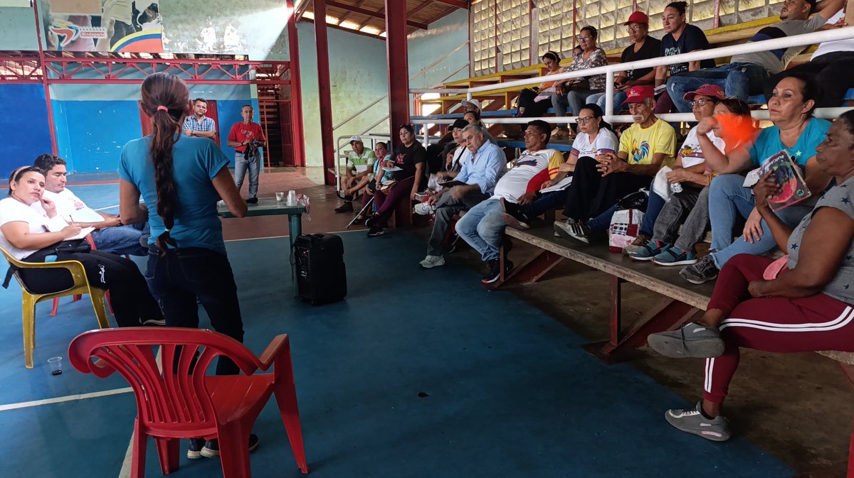 Y luego nos vinimos a el vigía en un encuentro como más de 60 compañeros de 12 de las 28 comunas existentes en el municipio, aquí se respira lucha, mucho valor para este 28 de julio