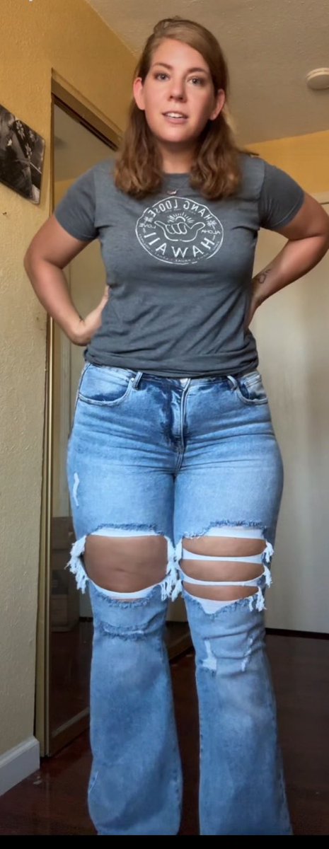jelly_momm's tweet photo. I think the most discouraging thing about being tall is how weight is distributed. 
So this is what 30 lbs weight loss looks like at 5’11. https://t.co/VfLNcLJZTb