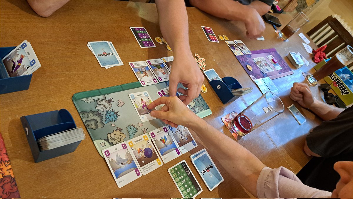 Sibi30015224's tweet image. Ein (wie immer) cooler Spieleabend beim wöchentlichen Spieletreff. Und nach über einem Jahr endlich mal wieder #Challengers gespielt. Zu sechst und im Finale ganz knapp gegen @maniac_pac gewonnen. 😄🏆 Danach noch zu fünft eine Partie #SpaceBase. Auch immer noch echt gut! 🚀