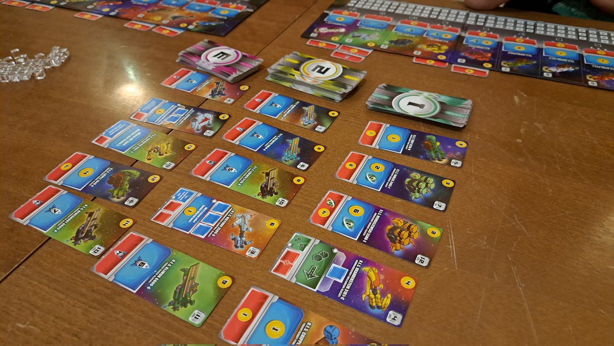 Sibi30015224's tweet image. Ein (wie immer) cooler Spieleabend beim wöchentlichen Spieletreff. Und nach über einem Jahr endlich mal wieder #Challengers gespielt. Zu sechst und im Finale ganz knapp gegen @maniac_pac gewonnen. 😄🏆 Danach noch zu fünft eine Partie #SpaceBase. Auch immer noch echt gut! 🚀