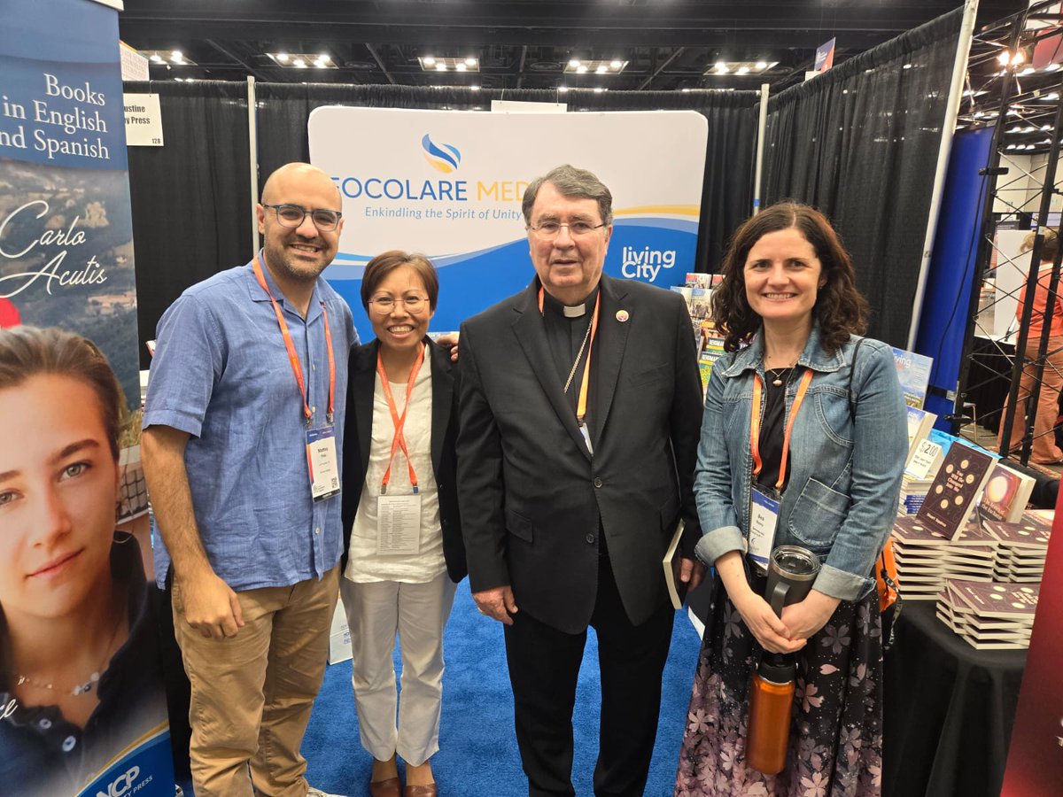 FocolareMedia's tweet photo. Our journey to the @euchrevival_  began with excitement and anticipation. We traveled and set up our booth, eager to present our spiritual resources and connect with both new faces and old friends. Thank you for joining us on this meaningful journey. 
@aaronwessman @noreenmcinnes https://t.co/itI7EesIey