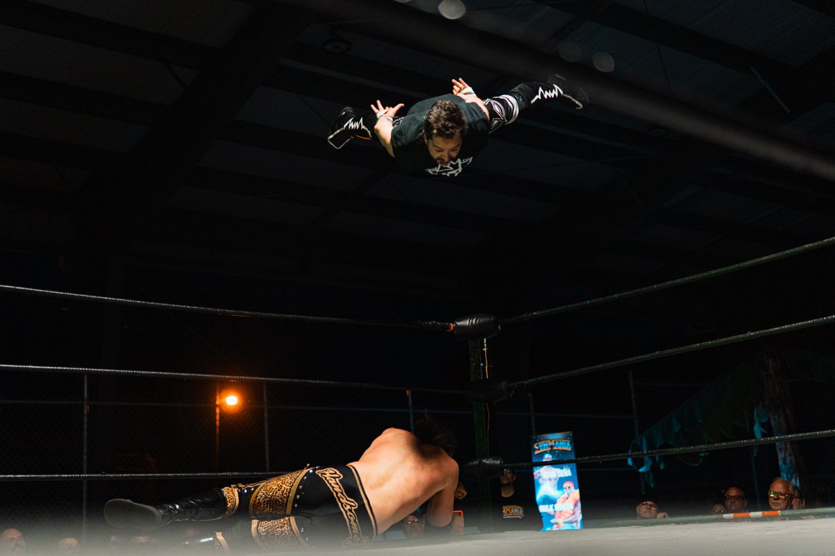 DanzLL's tweet image. It’s been a long time since I post something here… here’s a photo of my last match at #symmania6 Awesome night! 

#prowrestling
#indyquebec 
#jeffhardy
#swantonbomb
@JEFFHARDYBRAND 
#highflyer