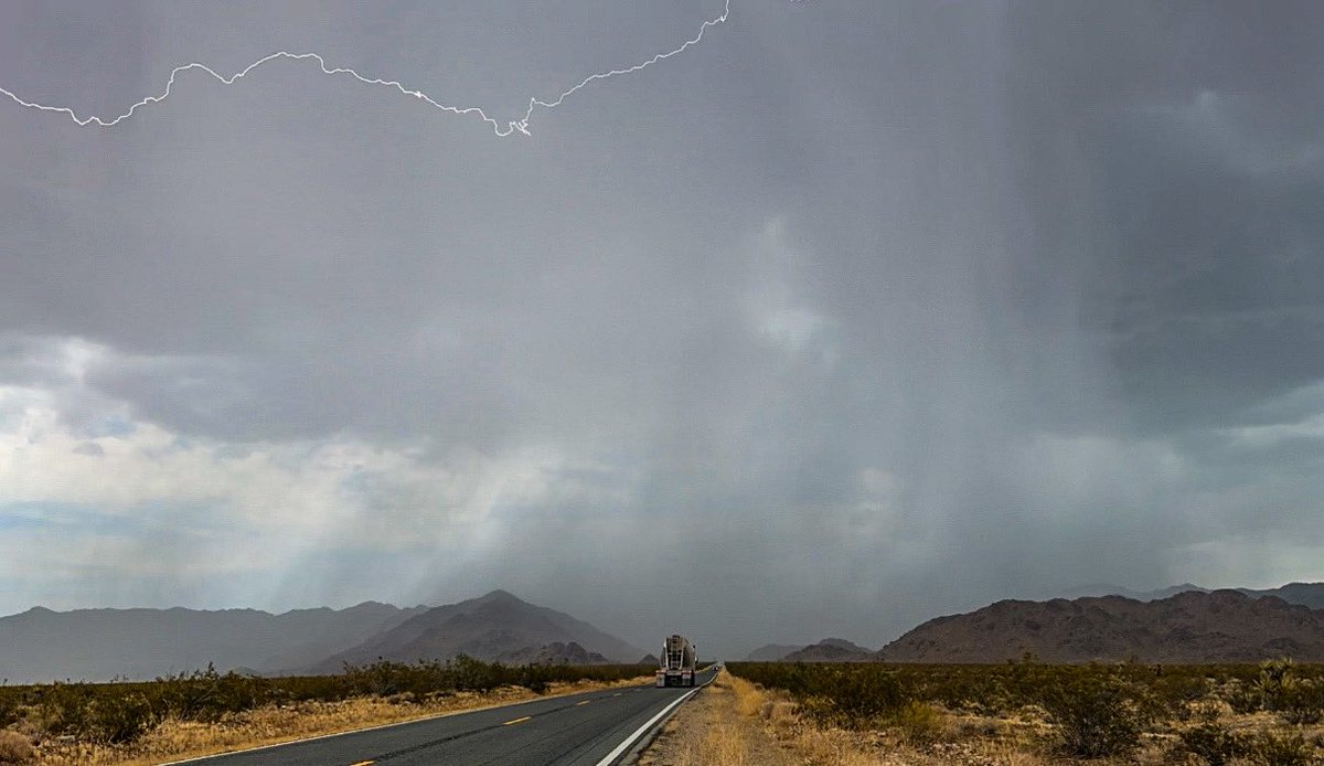 FirePhotoGirl's tweet photo. We are getting plenty of lightning but during the day trying to capture it is always a challenge. #cawx #barstowca https://t.co/WsLWnCLlEm