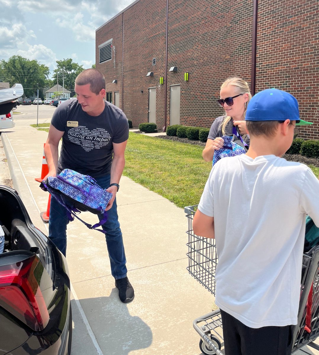 OPSF233's tweet photo. A big shout out to CrossFirst Bank and OPSF board member Brant Doerfler for helping us to deliver some of those backpacks packed this morning. We appreciate you!
#crossfirstbank #opsf #meetingtheneed #ops #olathepublicschools #opsforwardtogether #backpacks #schoolsupplies https://t.co/1XY0OIzmlH