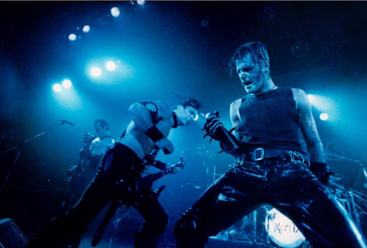 ShigeoKikuchi's tweet image. 先週LIQUID ROOM 2階
ギャラリーKATAで開催された
LIQUID START-新宿LIQUIDROOM SINCE 1994
で展示したのは以下に３枚です。
ジョーストラマー2002 東京ラストライブ
ミスフィッツ1998 日本初ライブ
ZAZEN BOYS2003 東京初ワンマンライブ