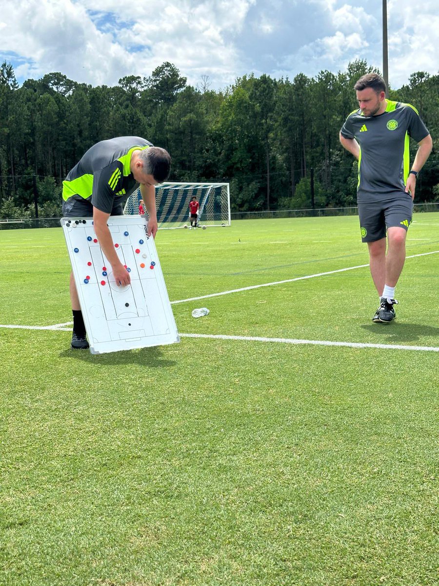 CelticSocAcad's tweet photo. 🇺🇸🍀 Great day yesterday with Darren O’Dea and Ray Hewitt delivering a Coach Education session based on Pressing with @inspiresportNA &amp; @soccerdotcom 

Big thanks to @NorthCarolinaFC for providing us with players for the event!🤝 

#TheBhoysOfSummer #StatesideCelts 🇺🇸🍀 https://t.co/RtA0mGytYk