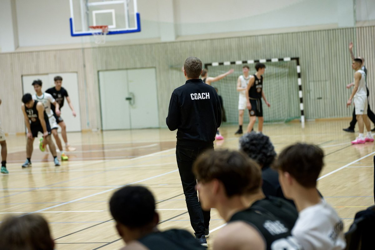 RikardAspegren's tweet photo. In my spare time, I have for the past 3 seasons coached a youth team. It's not my first team I'm coaching, I've been coaching basketball since 2005. But during these 3 seasons I have changed a lot about how I coach. Which has made me enjoy coaching more than ever. 🧵 https://t.co/UXKicUAlhO