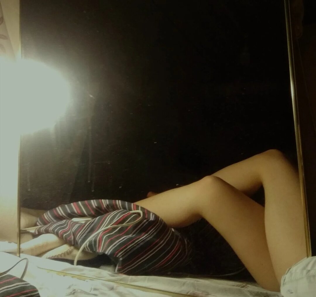 Uyumadıysan şu bacakları omzuna alsana 😊