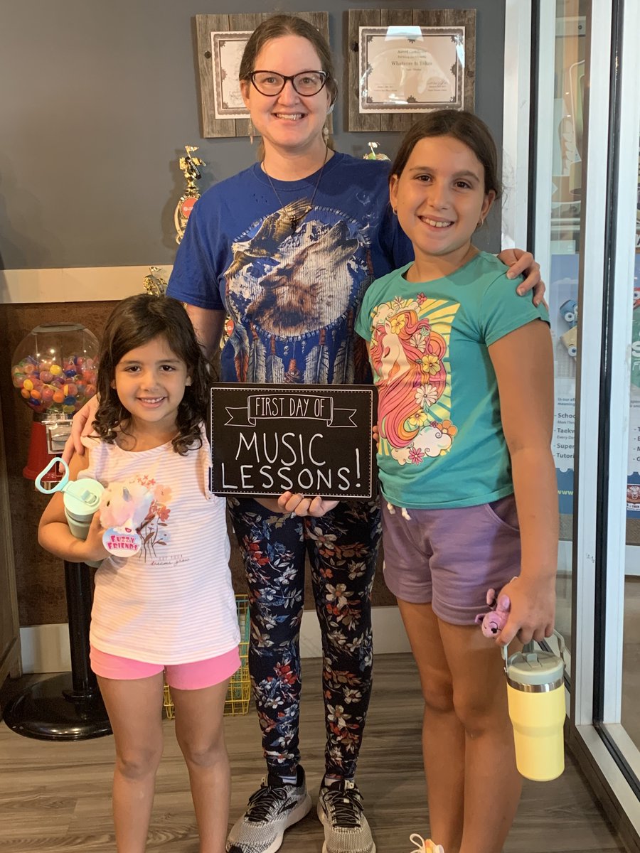 CSmusicschool's tweet image. 🎉 Big congratulations to Juliana and Laura on completing their very first lesson! 📚👏 We are so proud of your dedication and hard work. Keep up the great work, ladies! 🌟 #FirstLesson #LearningJourney #ProudTeachers #Congratulations 🎓📝