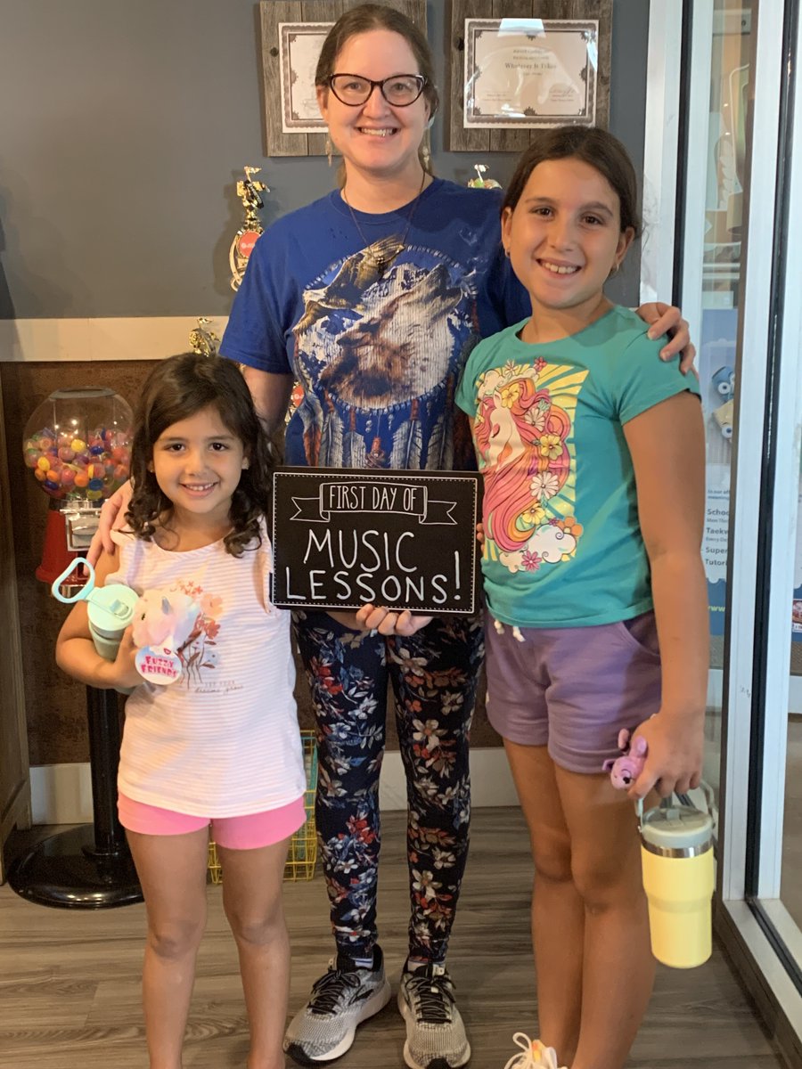 CSmusicschool's tweet image. 🎉 Big congratulations to Juliana and Laura on completing their very first lesson! 📚👏 We are so proud of your dedication and hard work. Keep up the great work, ladies! 🌟 #FirstLesson #LearningJourney #ProudTeachers #Congratulations 🎓📝
