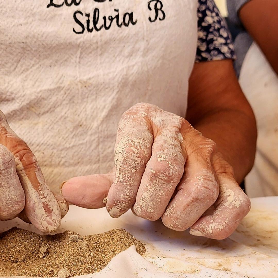 Nuevas oportunidades laborales y de desarrollo personal para nuestras vecinas y vecinos del Barrio Transitorio, conoce la Cooperativa de Trabajo La Chimba aquí: 

instagram.com/cooperativadet…

#Antofagasta #Emprendimiento #Comunidad