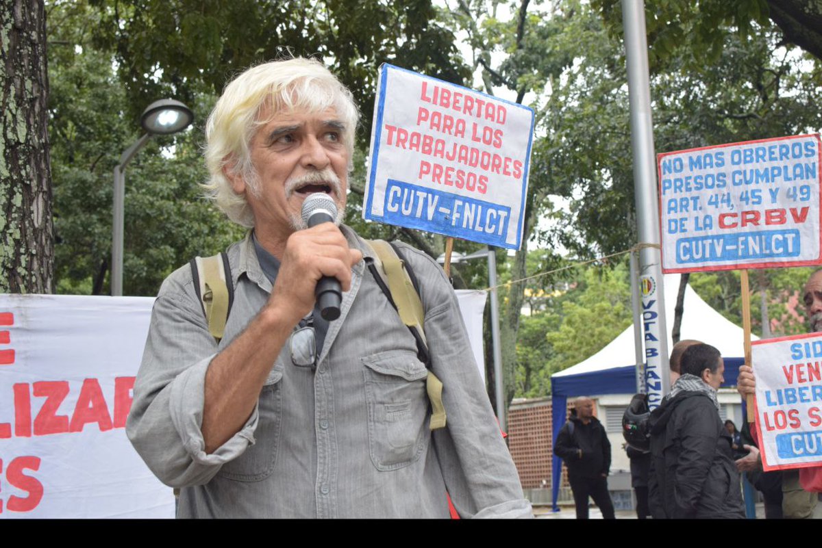_TribunaPopular's tweet photo. #23Jul Organizaciones políticas y sindicales protestaron ante el Ministerio Público en rechazo al juicio contra el dirigente sindical Jean Mendoza.

La empresa trasnacional Masisa ha invocado la ley «contra el odio» para criminalizar la lucha obrera liderada por Mendoza. https://t.co/UDe31cY9ny