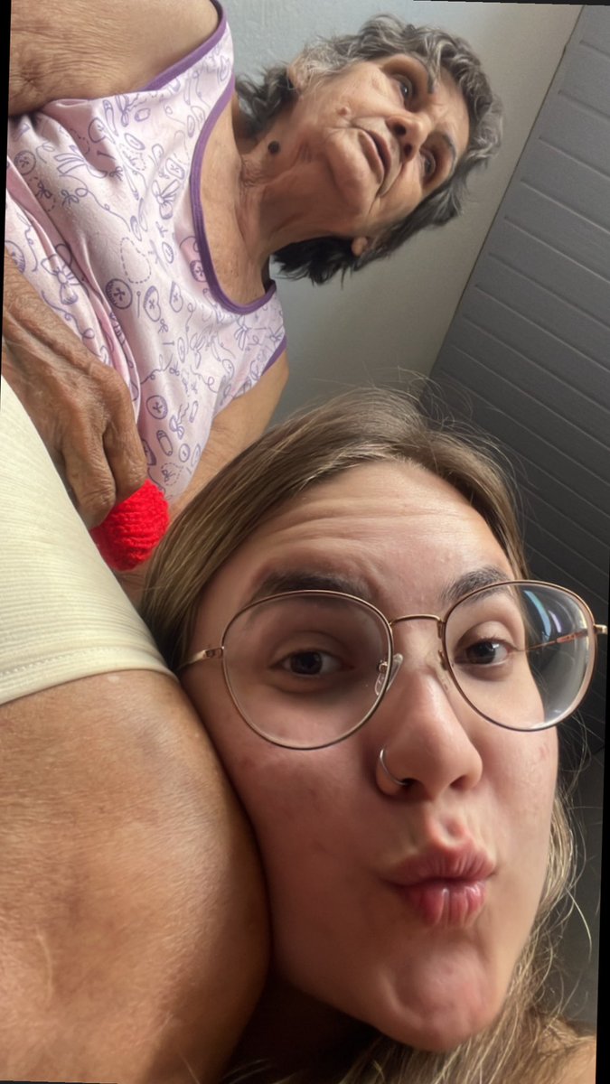 _claraaaaDiass's tweet photo. Se fôssemos contar à historia da minha vida até aqui, com certeza começava pela a parte que a senhora participou.
Estou sentindo uma falta imensa da senhora, vivemos juntas por 18 anos, e foi os dias mais incríveis e coloridos da minha vida, nunca quis ficar longe da senhora, e+ https://t.co/FHVZkR5lik