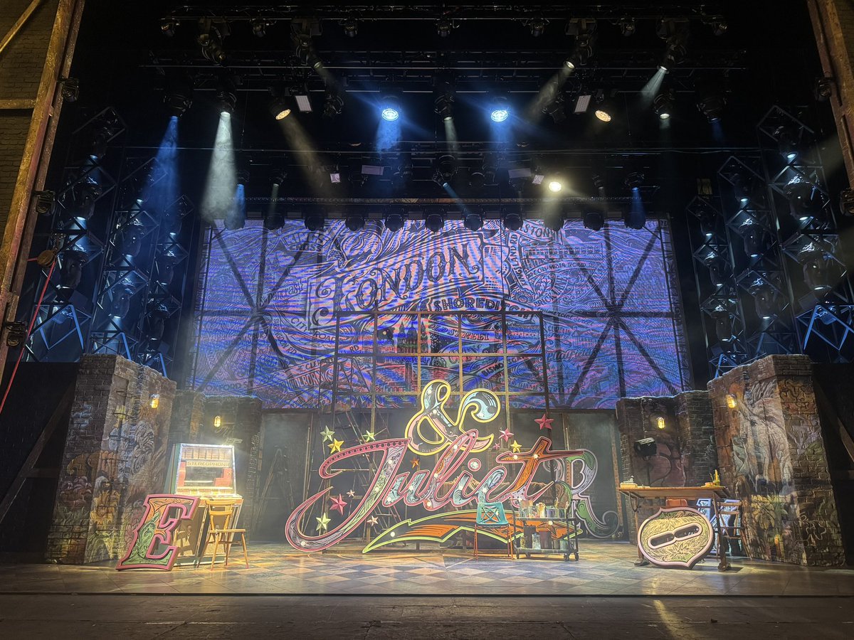 y4zz1e's tweet photo. @julietmusical was absolutely amazing tonight. Third time seeing it but this cast blew everyone else out of the water! Stunning vocals, amazing acting and perfect comic timing! Wow wow wow! Highly recommend, book your tickets now! @WGBpl https://t.co/LYYYAQCQdA