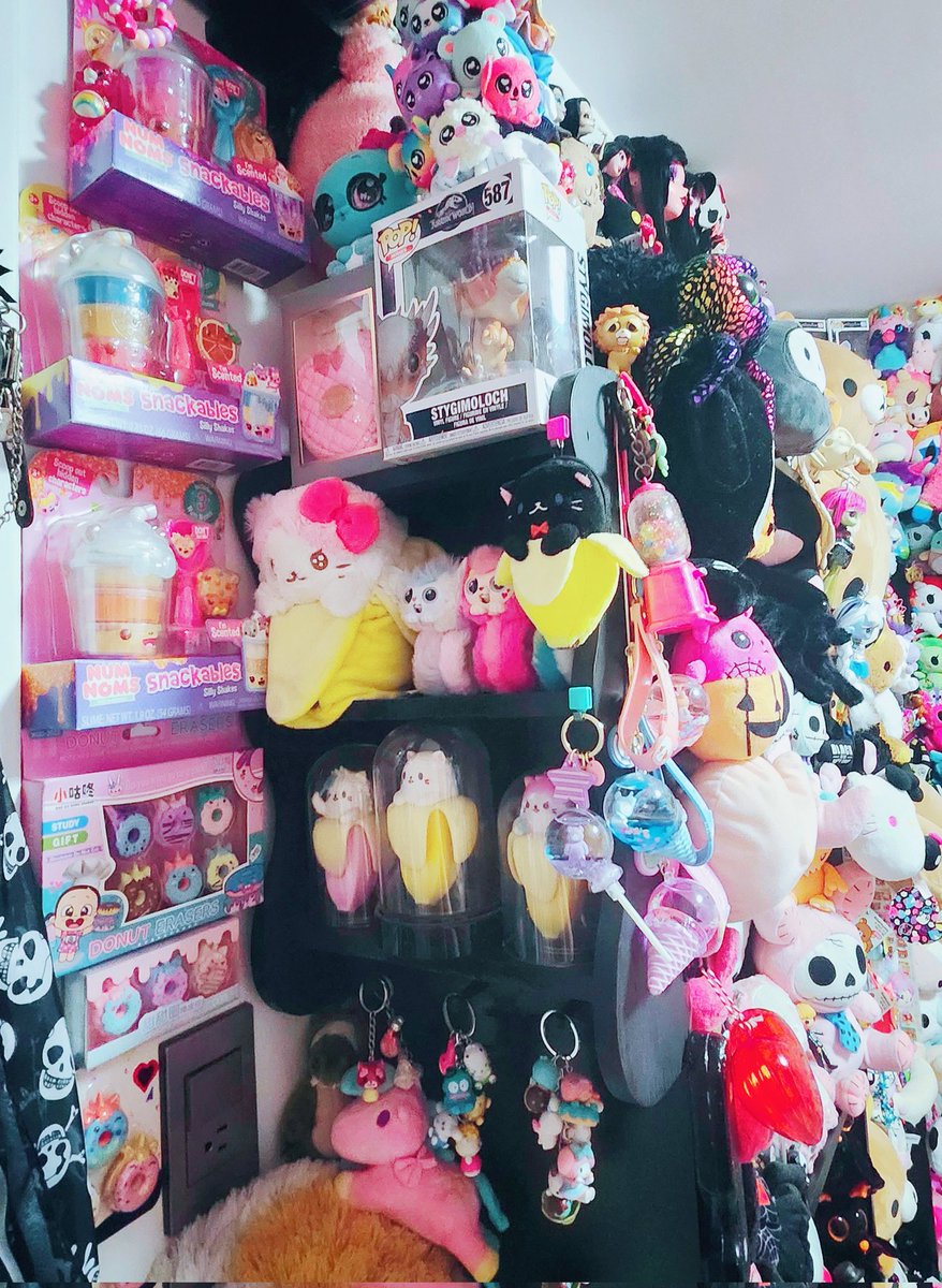 Miichel701's tweet photo. #kidcore #kidwave #toys #toy #toycore #toywave #plushcore #plush #plushies #figures #kawaii #collection #collectibles #collector #maximalist #maximalism #lifestyle #numnoms #Bananya #toyroom #lifestyle #funko #funkopop #mga #mgae #keychains #plushcore #stuffed #stuffedanimals https://t.co/24slAiUDrW