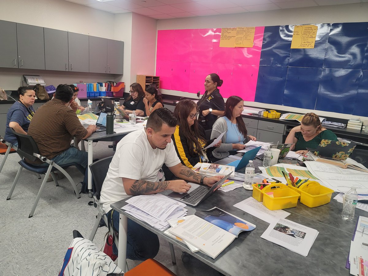Every educator and student has a path ----&gt; to reach their Gold. Diving into the data and focusing on How is the 🔑 to get there.   Together, we are Going For Gold! #NovillerosLEAD <a href="/TheParkMS/">Parkland Pre-Engineering Middle School</a> <a href="/YsletaISD/">Ysleta ISD</a>