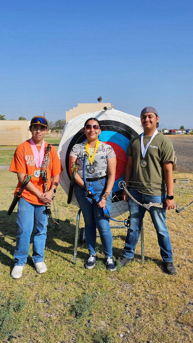 ehs_4h's tweet photo. Congratulations to our 4H Archers who medaled at state!!! Itzel earned a 5th place overall in Mod 600, Mauricio 4th place in both 3D and Wand, and Damian a 3rd place finish in Mod 600!!! I want to congratulate the whole team!! You guys rocked!!! #FeartheFalcon https://t.co/H88mIQl67I