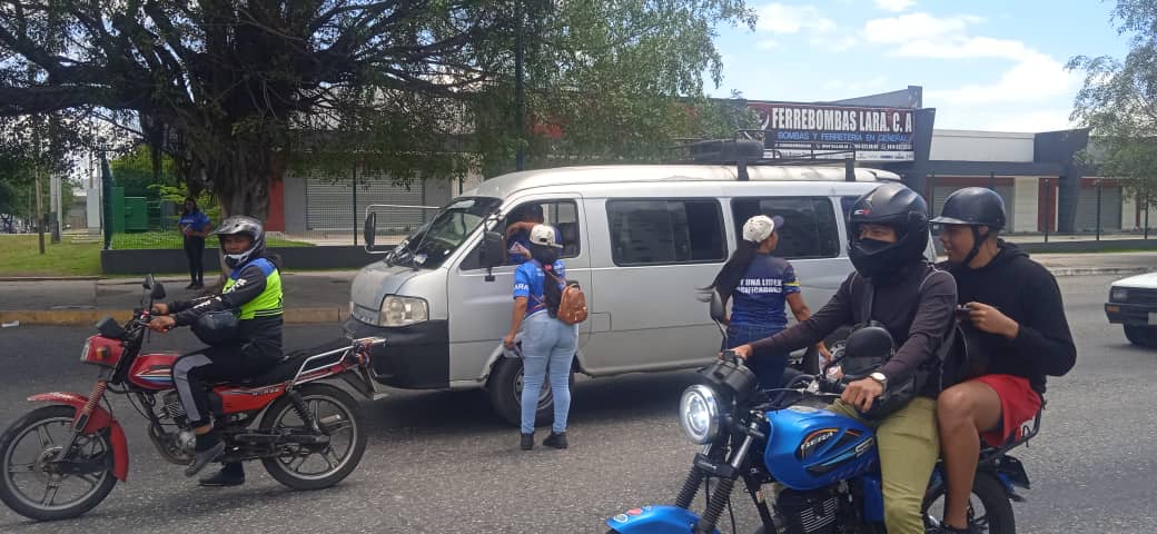 MPV_Lara's tweet photo. #23Jul En Lara apoyamos a nuestro Gallo Pinto @NicolasMaduro, seguimos confiando en la mejor metodología pacificadora.
Por la paz y vida, vamos Nicolás 

@vargas_mimou @NicolasMaduro
@AdolfoP_Oficial @Mippcivzla
#AfirmativosYPaLante https://t.co/IPfzQDf0Xp