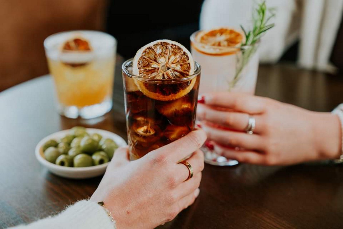 ✨️Why wait for the weekend? Make your Wednesday amazing at The Bull And Bush. See you tonight!!#CocktailWednesday#PcpCountryPubs