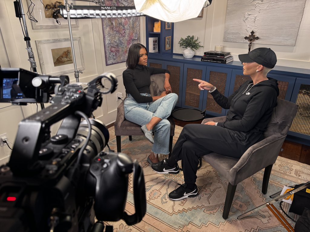 RealCandaceO's tweet photo. Friday. 
@DaRealAmberRose https://t.co/szZTj0gKGx