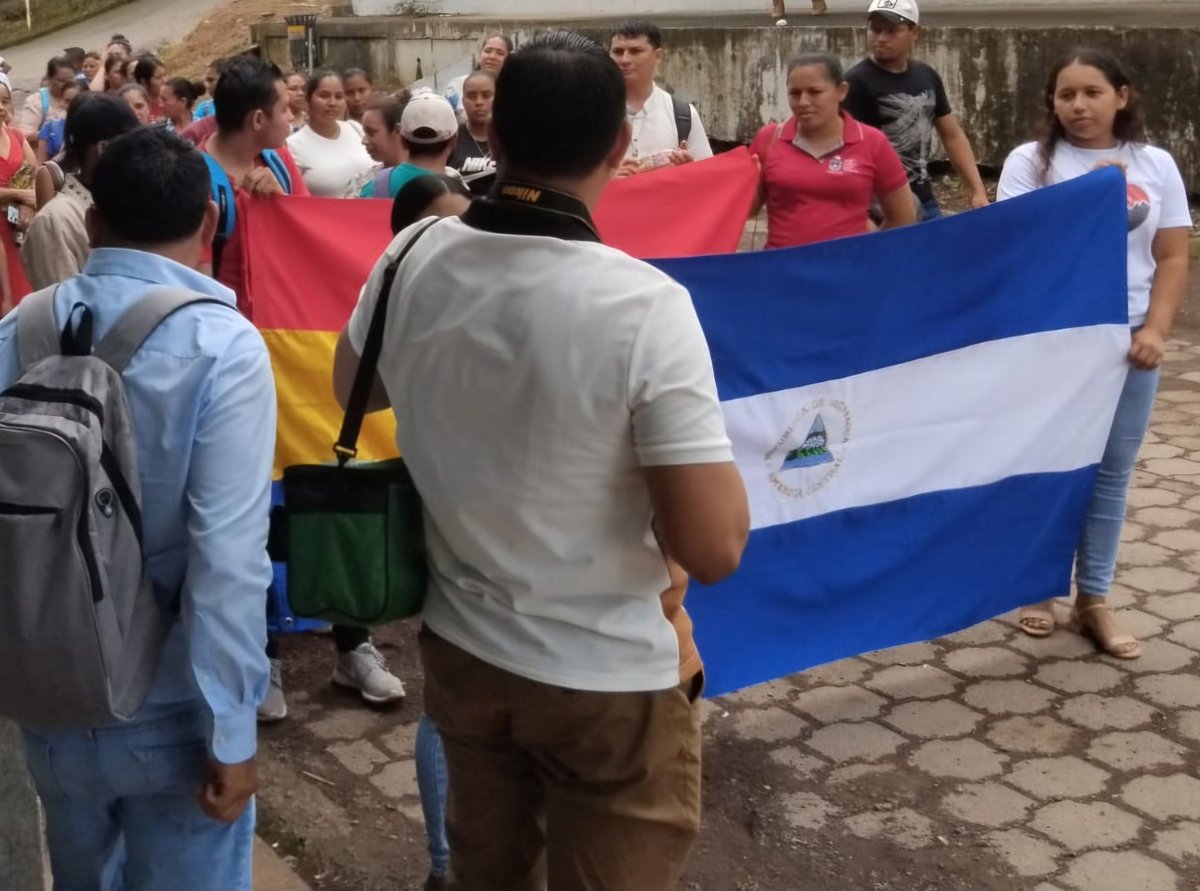 AdelanteSiempr_'s tweet photo. Militancia Sandinista de #Bocay, #Jinotega conmemora el 23 de julio de 1959, masacre de los estudiantes en la Ciudad de #León. 📅🎓🌹❤️🖤

#4519LapatriaLaRevolución https://t.co/B6naojsWiS