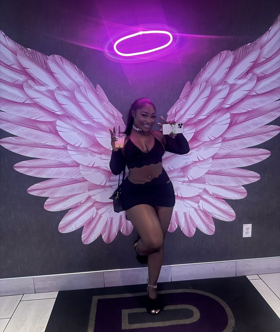 Watch One Less Lonely N*gga, MBA 👸🏽's leaked NSFW photo on TwXstars