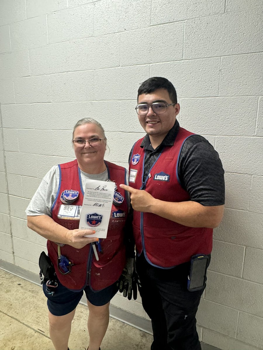⭐️ RED STAR ALERT ⭐️ fantastic work from Bev in paint and Ed at Customer Service!!! <a href="/barnard_robby/">Robby Barnard</a> <a href="/DustinCornell5/">Dustin Cornell</a> <a href="/BenitoKomadina/">Benito.Komadina@Lowes</a>