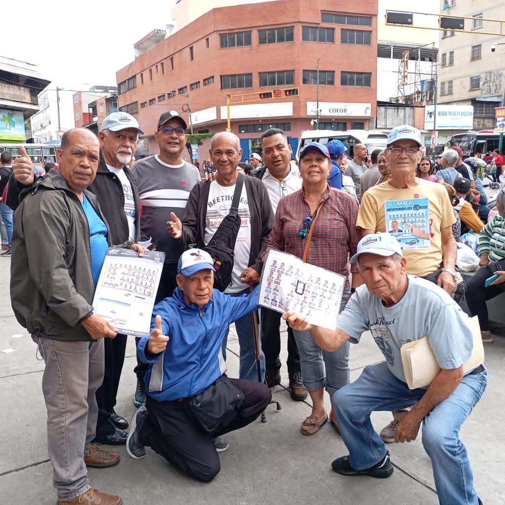 Nos fuimos al casco central de los Teques estado Miranda llevándo el mensaje en unidad este 28 de Julio con Edmundo González Presidente 🇻🇪 
<a href="/SAMACNacOfcl/">SAMACNacOfcl</a>
<a href="/nelsonguillen64/">nelson guillen</a> 
#ADecosConEdmundo