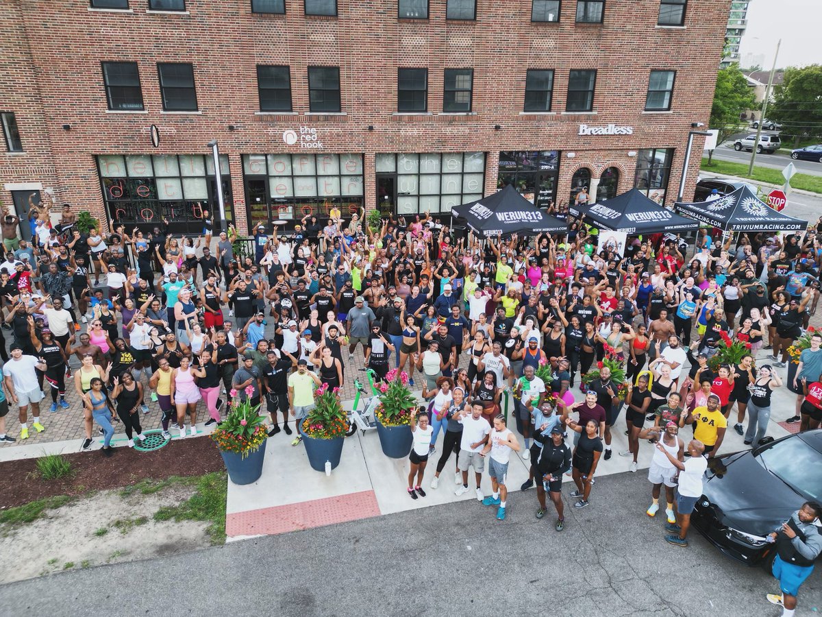 Best place to be on a Tuesday‼️🏁🏃🏽‍♀️🏃🏾

Big shoutout to the GWOAT @claressashields for pullin up on us today and getting in those miles for #TwoMileTuesday ahead of her heavyweight title fight this Saturday at @littlecaesarsarena!

THIS IS DETROIT! THIS IS COMMUNITY!