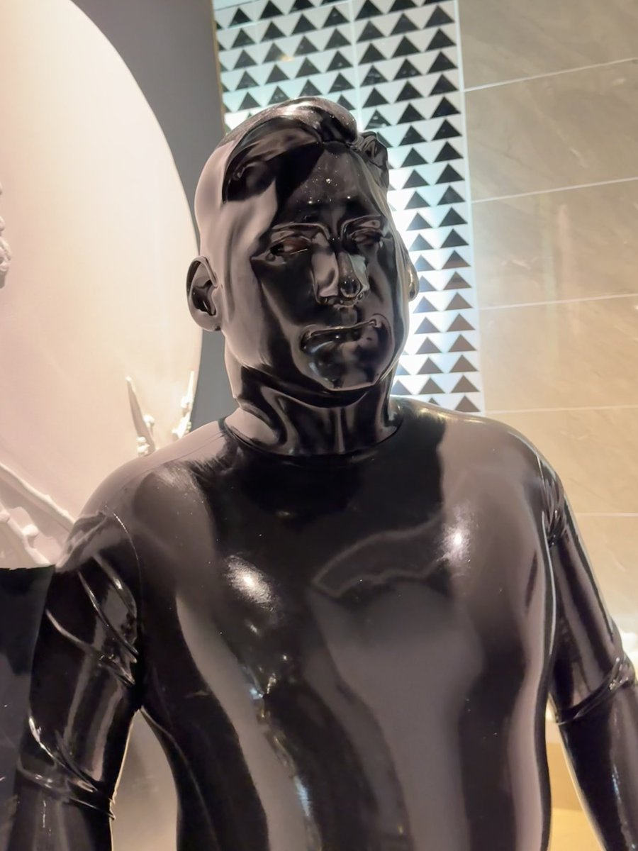 Gibbon_Black's tweet image. 彻底胶化的不只是皮肤

#GibbonBlack