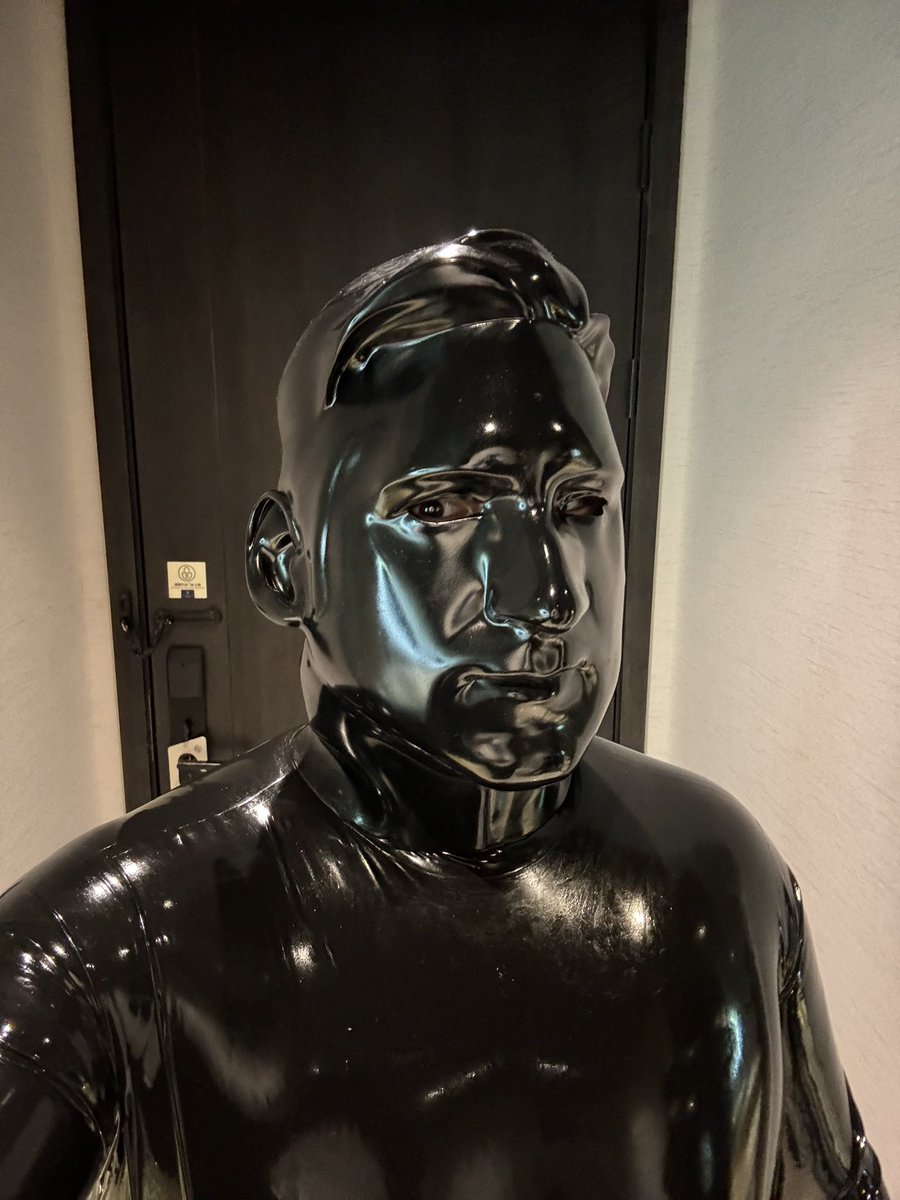 Gibbon_Black's tweet image. 彻底胶化的不只是皮肤

#GibbonBlack