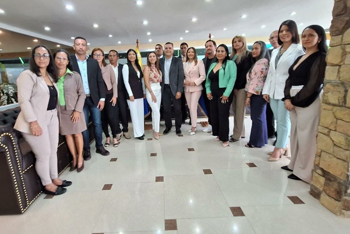 La visita fue propicia para sostener un encuentro con los14contralores municipales del estado,lo q' permitió evaluar la gestión del año 2023 de cada uno de ellos,y a su vez establecer estrategias de trabajo que permitan fortalecer el Sistema Nacional de Control Fiscal 2024