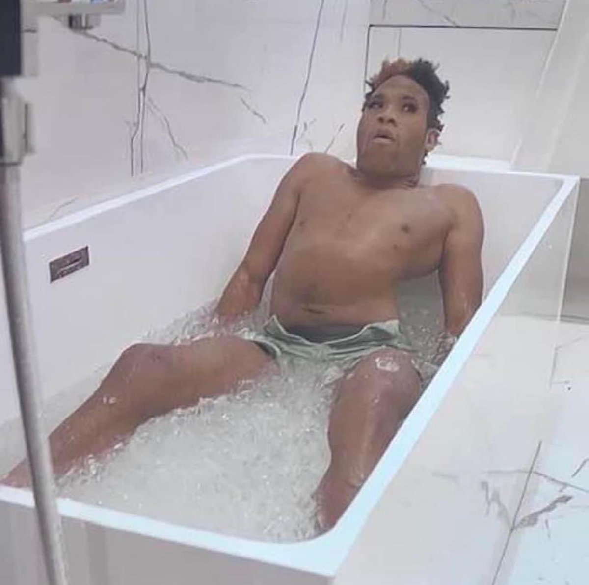 IAMTOINEJ's tweet image. When you find that one freeze pop stuck at the back of the freezer 🫠