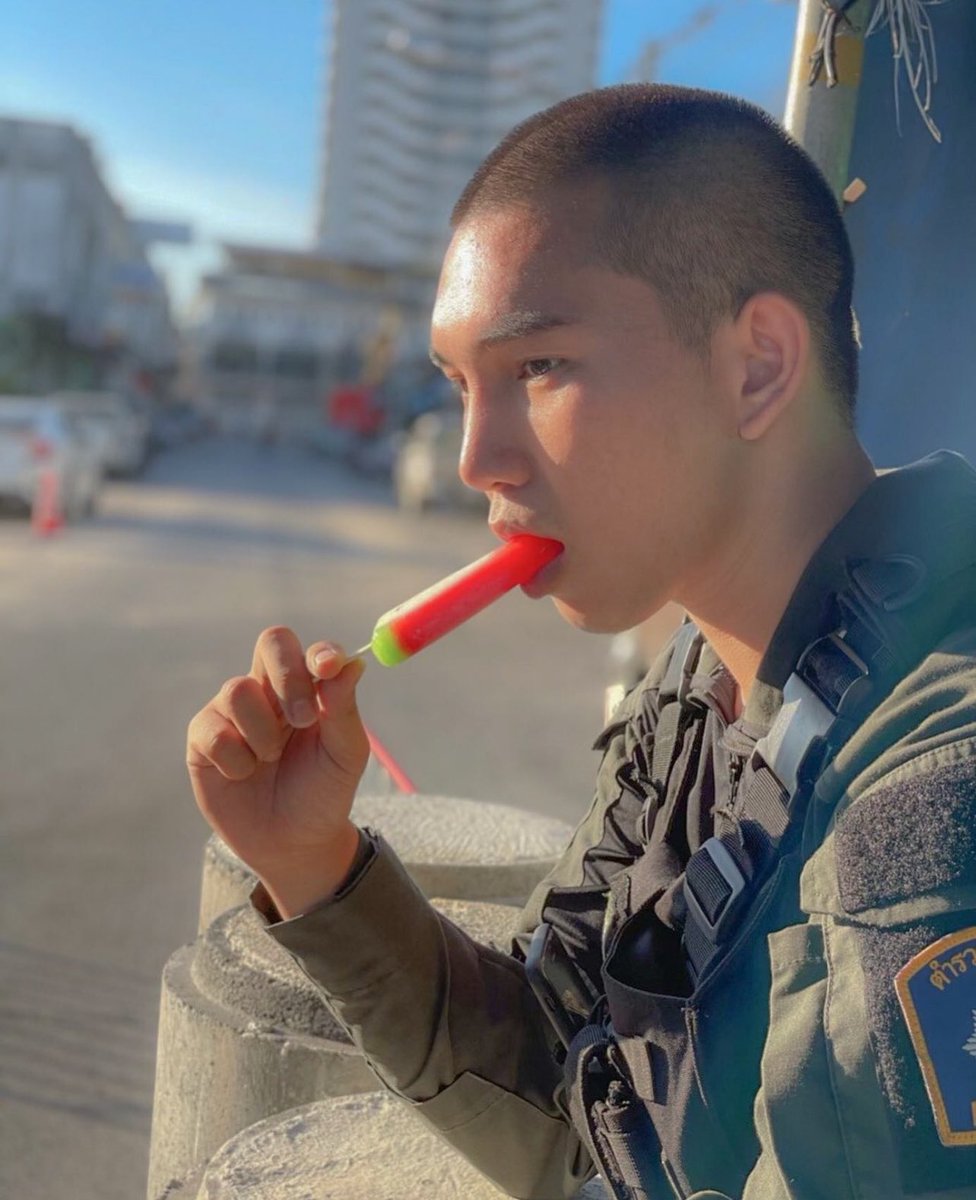 ร้อนๆ แบบนี้ ดูด ไอศครีมกันดีกว่า 😋😋😋🔥🔥🔥🍉🍉🍉