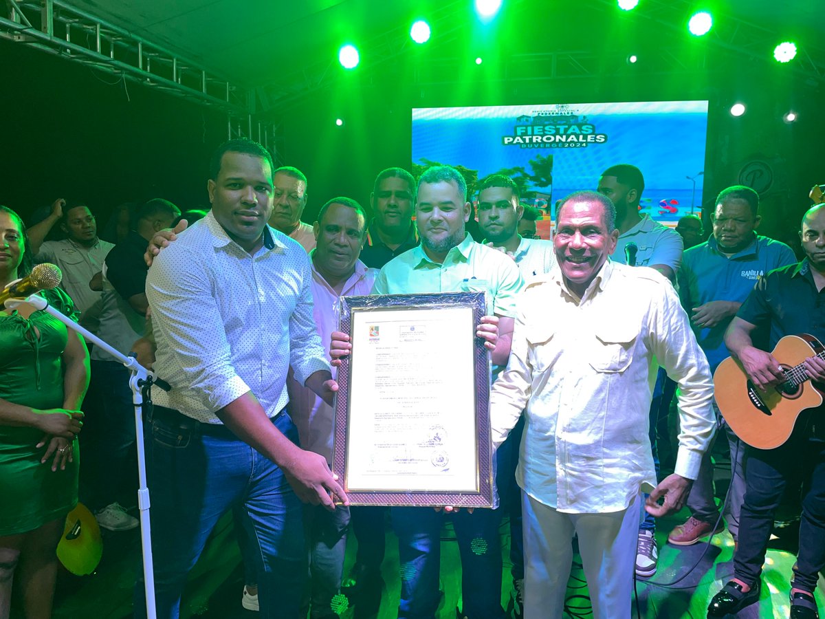 hecmiliogalvan's tweet photo. Gracias Duvergé

Agradezco al Municipio de Duvergé y su Alcaldía por su declaratoria de "Hijo Adoptivo" en el Marco de sus Fiestas Patronales 2024.

Reafirmamos nuestro compromiso con esta ciudad sureña, su progreso y del toda la República Dominicana.

Seguiremos trabajando! https://t.co/0FHp8fstkt