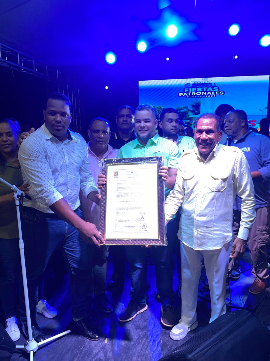 hecmiliogalvan's tweet photo. Gracias Duvergé

Agradezco al Municipio de Duvergé y su Alcaldía por su declaratoria de "Hijo Adoptivo" en el Marco de sus Fiestas Patronales 2024.

Reafirmamos nuestro compromiso con esta ciudad sureña, su progreso y del toda la República Dominicana.

Seguiremos trabajando! https://t.co/0FHp8fstkt