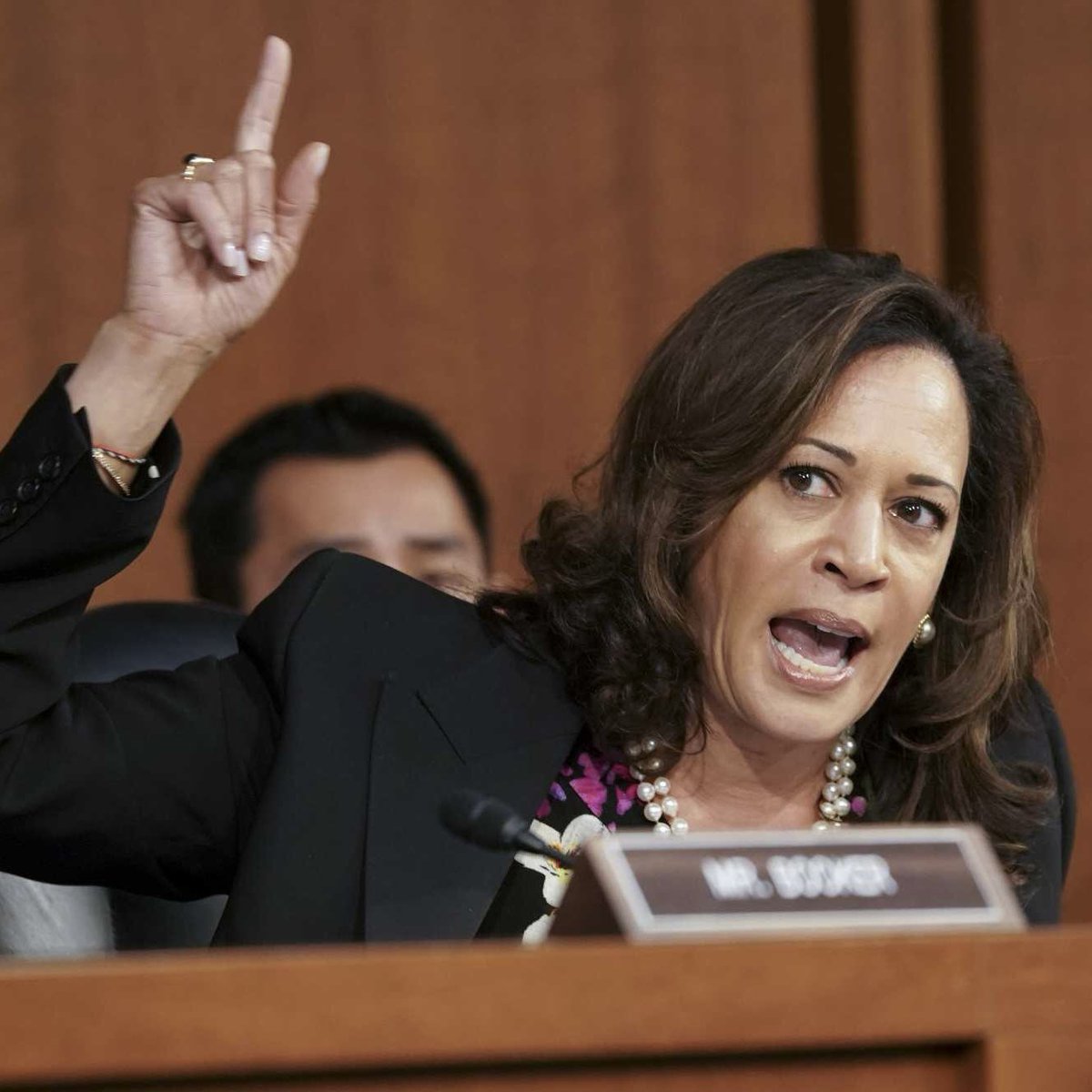 I just overheard someone say “I’m not voting for Kamala Harris because she is a woman, I’m voting for Kamala Harris because I AM a woman” 

This needs to be said more.
