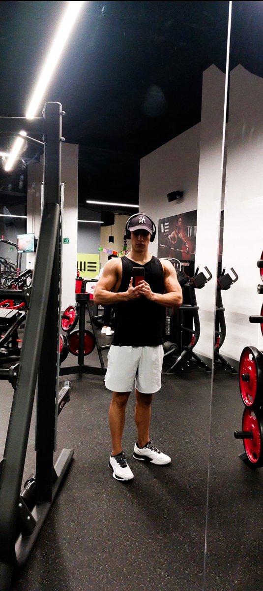 J_D_FITNESS's tweet photo. Cuando cuentes con poco tiempo para entrenar las series gigantes, triseries y super series son una excelente opción y si a eso le sumamos descansos menores a un minuto la intensidad es brutal
 🔥💪🏻🔥

#gym #fitness #fit #gymrat #fitnessmodel #workout #gymit https://t.co/9hwnSd9IUD