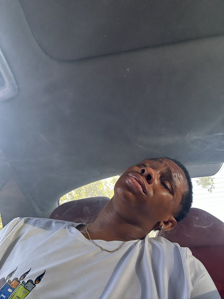 mtazay's tweet photo. they won’t let me out the hotbox and it’s 93° in this mf https://t.co/d6N7PSWlUU