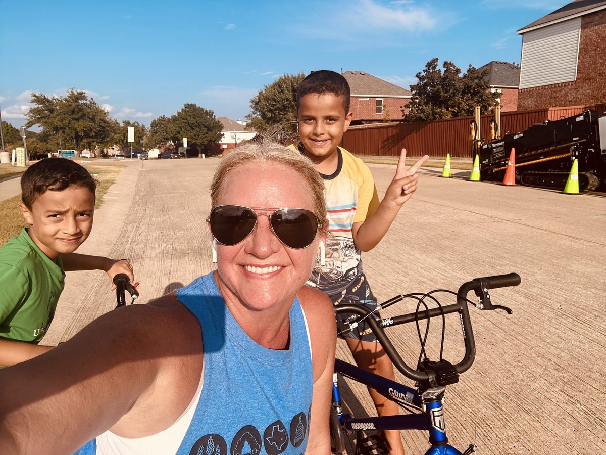 This AP was out for her annual Back to School 5 mile run around the neighborhood and ran into these STAR families out enjoying their summer break! We can’t wait to see you at Back to School Night on August 5th! #walstars #TEAMMCKINNEY 💚💙⭐️
