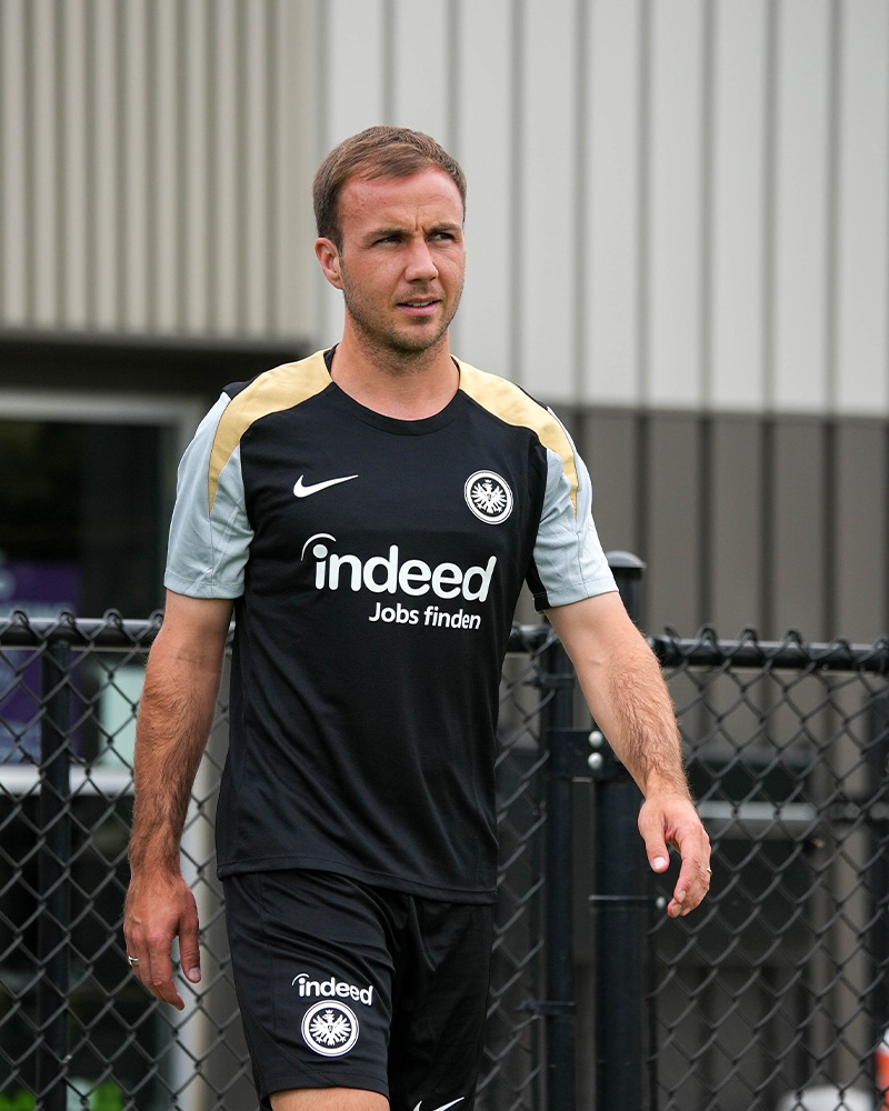 loucityfc's tweet image. If you've ever played soccer in Louisville, you now have that in common with World Cup winner Mario Götze and the stars of @Eintracht 😯

See them in action next Tuesday at Lynn Family Stadium: LouCity.com/friendly