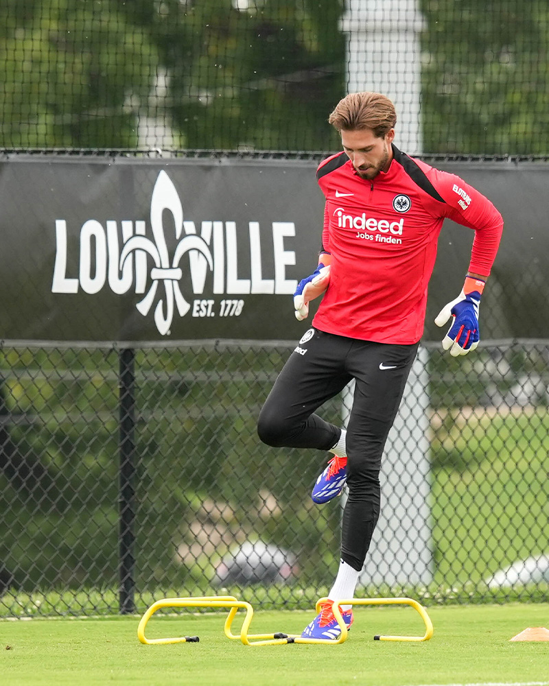 loucityfc's tweet image. If you've ever played soccer in Louisville, you now have that in common with World Cup winner Mario Götze and the stars of @Eintracht 😯

See them in action next Tuesday at Lynn Family Stadium: LouCity.com/friendly