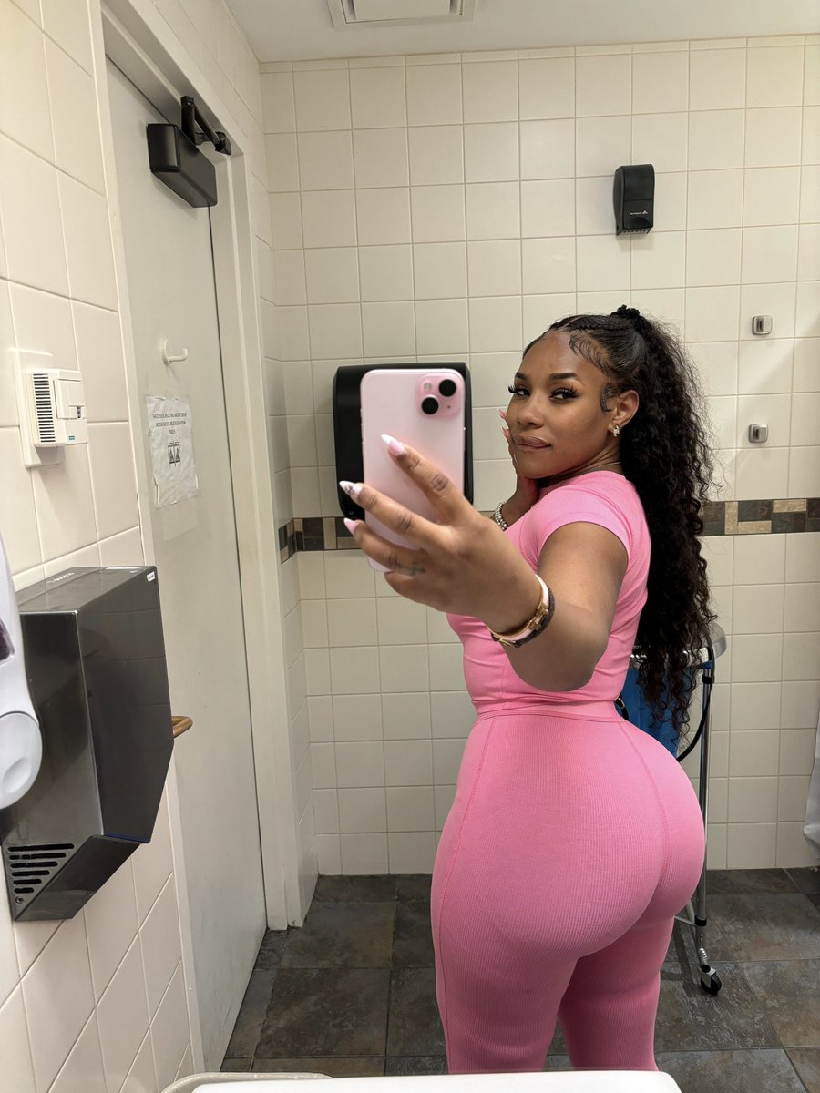 StonyB_'s tweet photo. Pink is Me 😍✨ https://t.co/LWZp3vL0HM