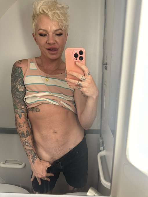 Anyone else get *antsy* on a plane? 😜 https://t.co/tazdEwUvzV