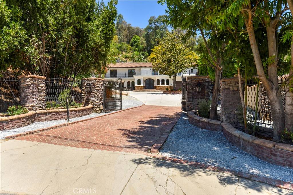 RayFernandezOC's tweet photo. 1594 N Cypress ST, La Habra Heights, CA 90631 just hit the market!
Take a look at this awesome space: https://t.co/Wwq6kNkwK1 https://t.co/n8dhe7zMgU
