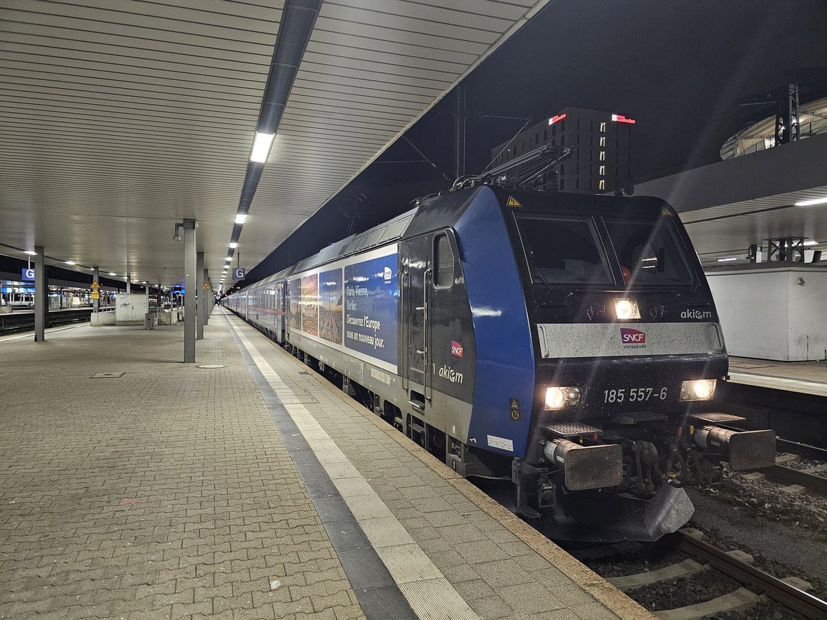 Après avoir relevé l'ami <a href="/PSchydlowski/">Pierre Schydlowski</a> à Forbach direction Mannheim avec le 9467 et ses 12 voitures. Arrivé à l'heure à Mannheim avant de laisser place à une Br101 🚂