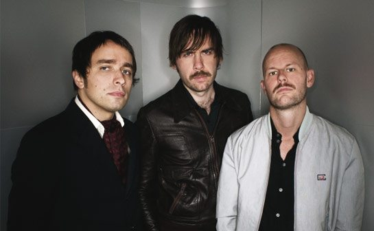        ­             tweet media