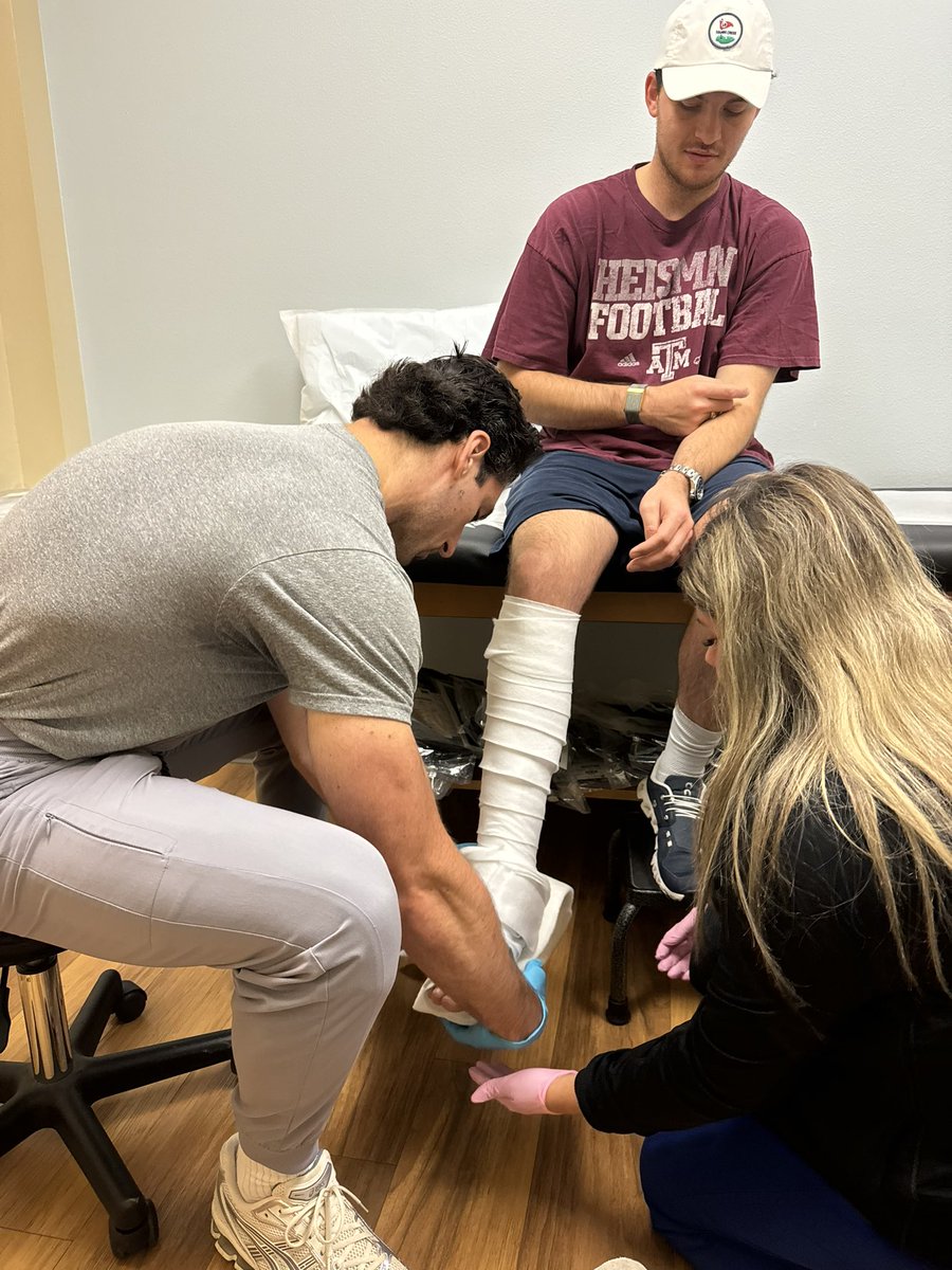 themasonmichell's tweet image. Hey @RandA, it’s been a lifelong dream to witness the winning putt at the 18th on a Sunday at @TheOpen. My dad &amp;amp; I came from the US, were 3 hours away from making that dream come true, then… I snapped my ankle. You think we can get a redo at Portrush?? @PGATOUR