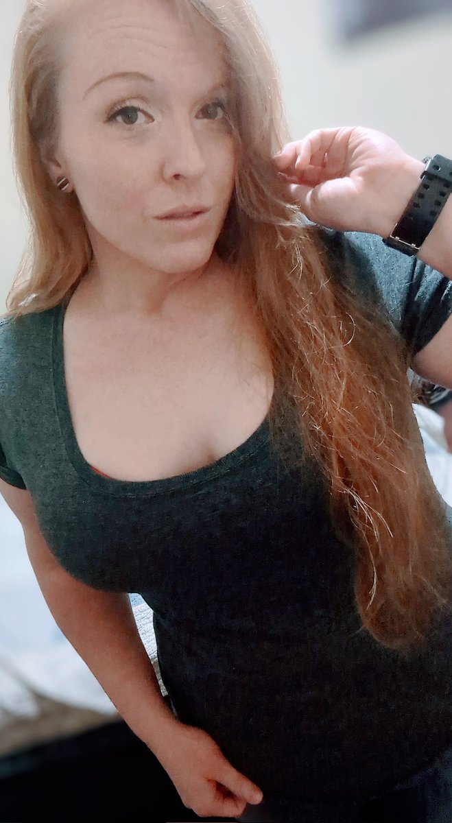 LittleRedTries's tweet photo. Fresh out the shower!🚿🧼Ready for a HOT dab! That sizzle though! 😂 I felt pretty good afterwords 😈😘 Hope you're having a great night! 💋🔥💨💖
#stonerFam #Mmemberville #CannabisCommunity #WeedLovers #420community #redhead #PRINCESS #clean #wet #tuesdayvibe #hotdabs 💋 https://t.co/HmsBIOZoFL